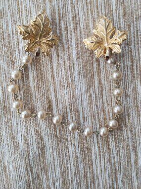 Vintage double gold and pearl clip brooch